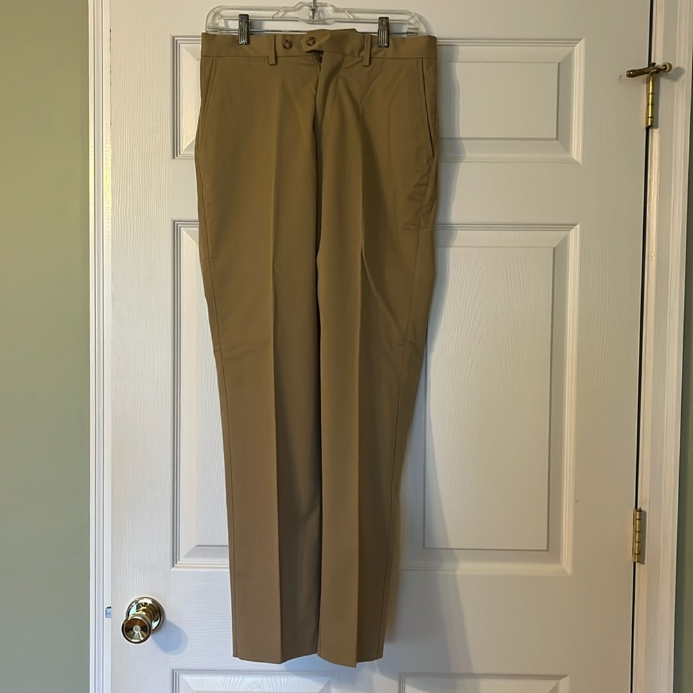 Black Brown men’s khakis, size 30/32. NWT